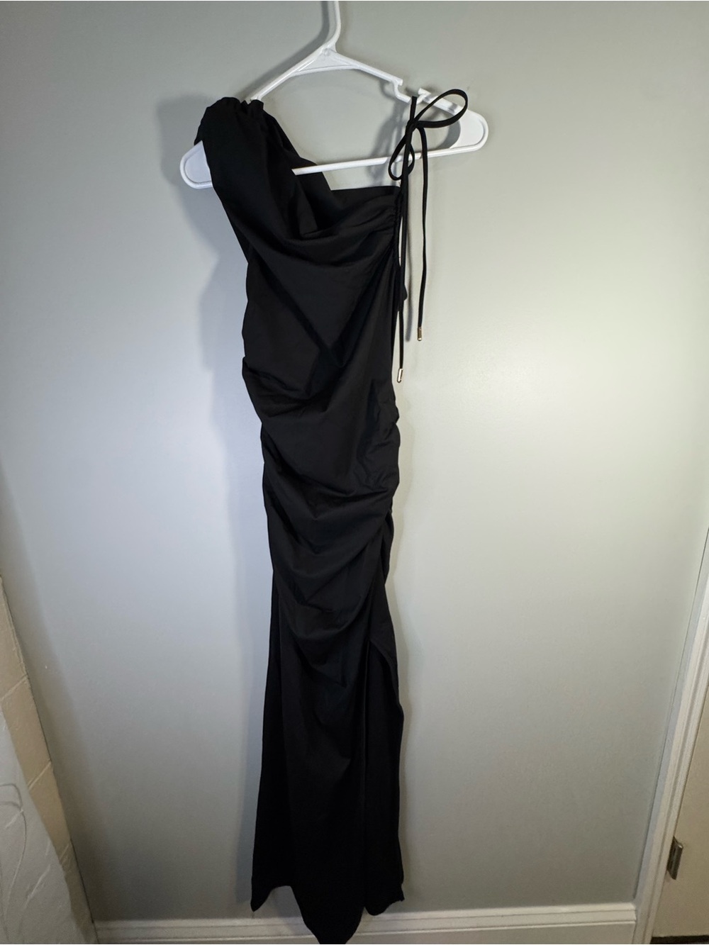 AIIRZ Black One-Shoulder Ruched Evening Dress Womens Small